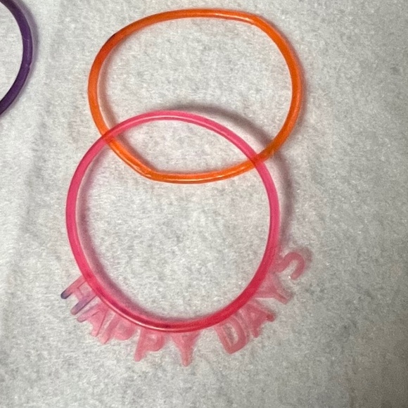 Vintage 80's Rubber/Jelly Bracelets: Set of 7 - Picture 6 of 7